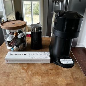 Vertuo Next Matte Black, Frother, 32 Pods, & Descaling Packets